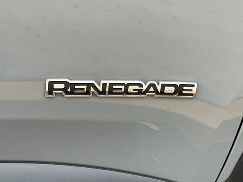 Used 2021 Jeep Renegade Latitude AWD/4WD image 30