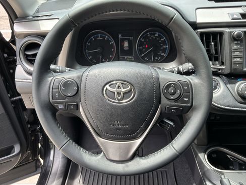 Used 2017 Toyota RAV4 XLE AWD/4WD image 18
