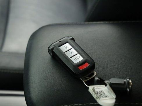 Used 2018 Mitsubishi Outlander SEL image 37