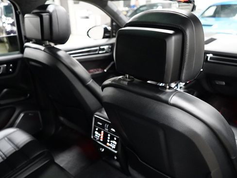 Used 2023 Porsche Cayenne GTS w/ Premium Package Plus AWD/4WD image 33