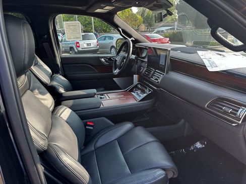Used 2024 Lincoln Navigator Reserve image 23