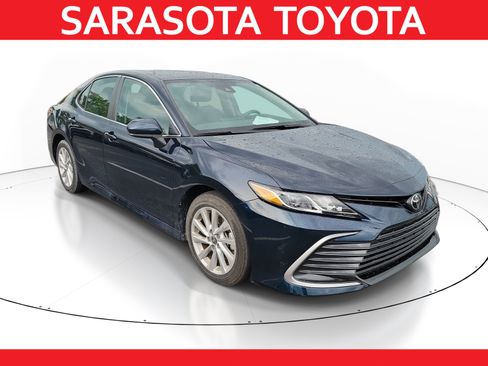Used 2021 Toyota Camry LE FWD image 1