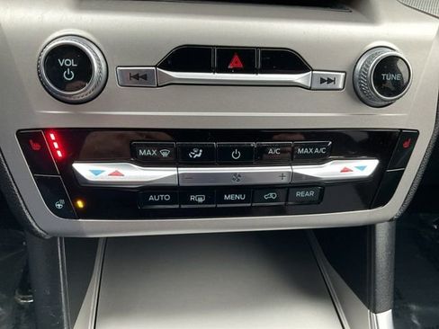 Used 2022 Ford Explorer XLT w/ Equipment Group 202A image 15