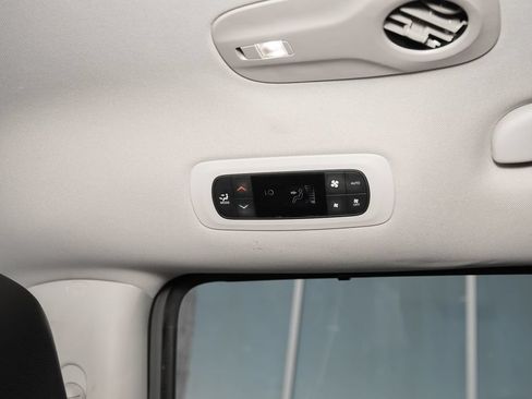 Used 2022 Chrysler Pacifica Touring-L FWD image 36