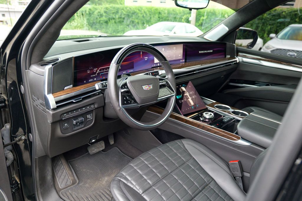Used 2025 Cadillac Escalade ESV Sport Platinum AWD/4WD image 19
