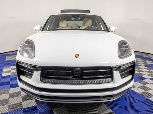 Used 2024 Porsche Macan AWD/4WD image 2