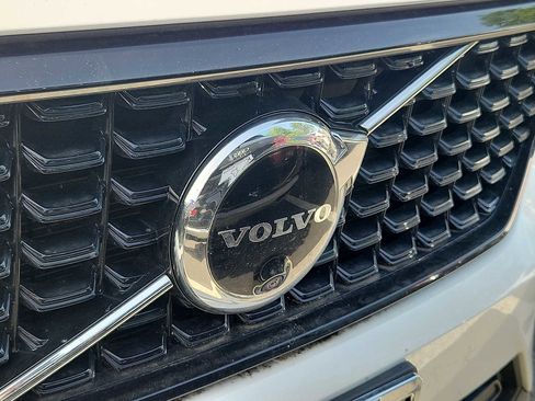 Certified 2023 Volvo XC40 B5 Ultimate w/ Protection Package Premier AWD/4WD image 3