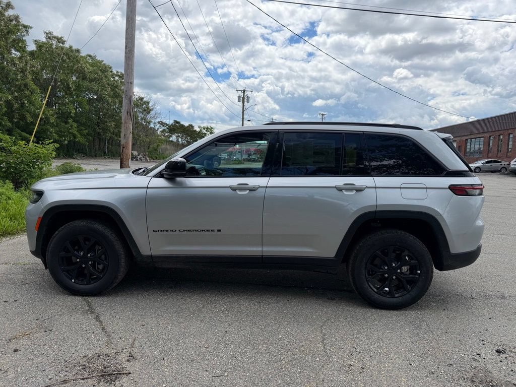 New 2026 Jeep Grand Cherokee Altitude AWD/4WD image 2