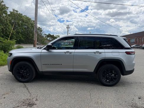 New 2026 Jeep Grand Cherokee Altitude AWD/4WD image 2