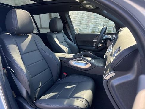 Used 2025 Mercedes-Benz GLS 450 4MATIC image 10