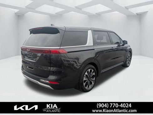 Used 2024 Kia Carnival EX FWD image 3