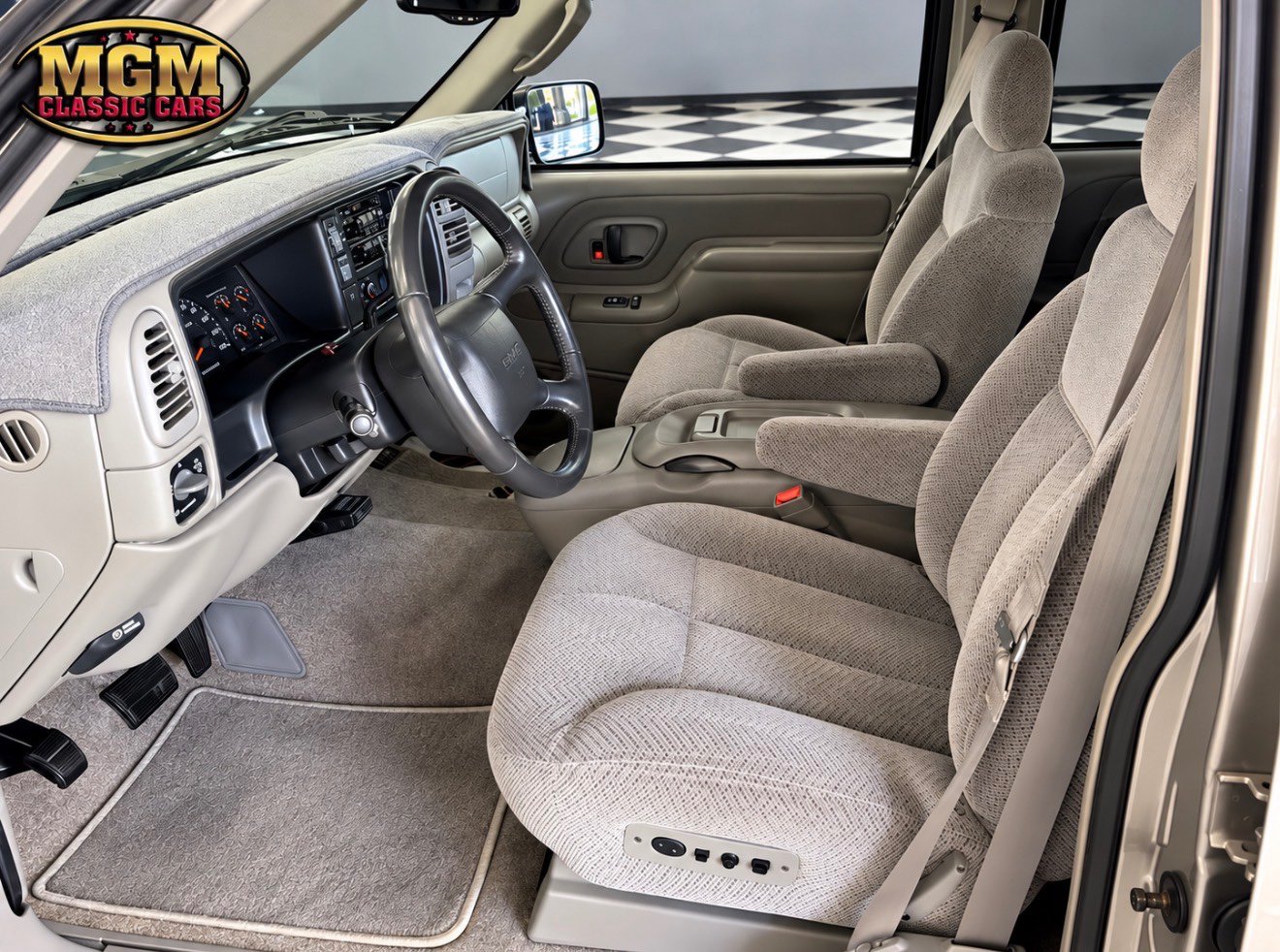 Used 1999 GMC Yukon 4WD 4-Door image 2