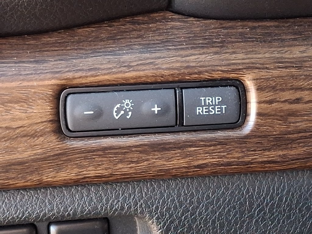 Used 2021 Nissan Titan Platinum Reserve w/ Moonroof Package AWD/4WD image 25