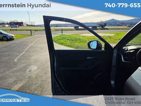 Used 2023 Nissan Rogue SV w/ SV Premium B Package image 14