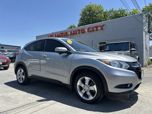 Used 2017 Honda HR-V EX image 3