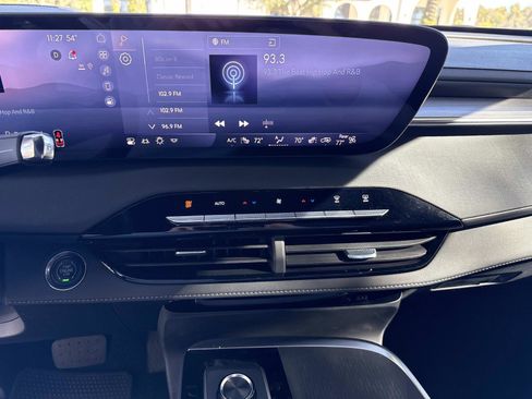 Used 2025 Buick Enclave Preferred image 27