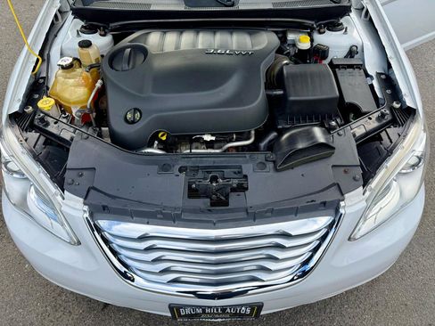 Used 2011 Chrysler 200 Limited FWD image 38