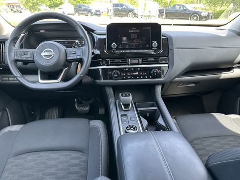 Used 2025 Nissan Pathfinder SV AWD/4WD image 10