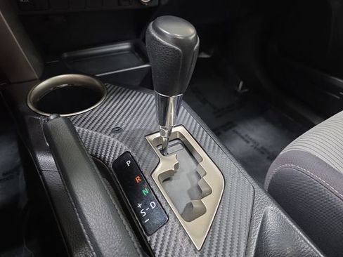 Used 2015 Toyota RAV4 XLE AWD/4WD image 23