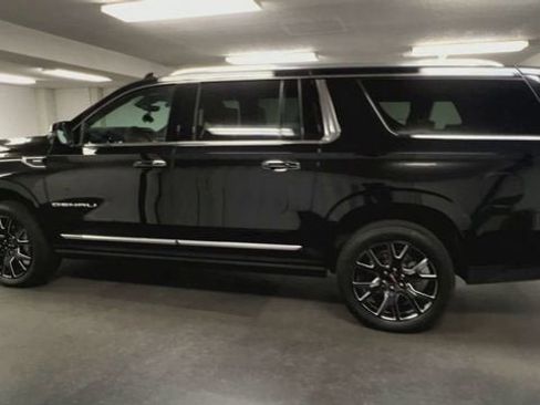 Certified 2023 GMC Yukon XL Denali w/ Denali Reserve Package AWD/4WD image 6