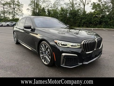 Used 2022 BMW M760i xDrive w/ Luxury Rear Seating Package AWD/4WD image 3