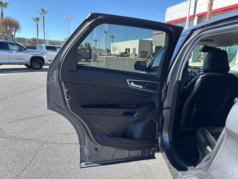 Used 2022 Ford Edge SEL image 16