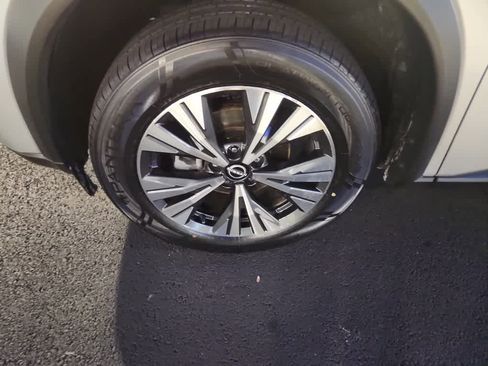 Used 2023 Nissan Rogue SV image 12