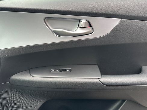 Used 2023 Kia Forte LXS image 18