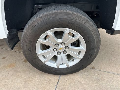 Used 2022 Chevrolet Colorado LT w/ Fleet Safety Package RWD image 9