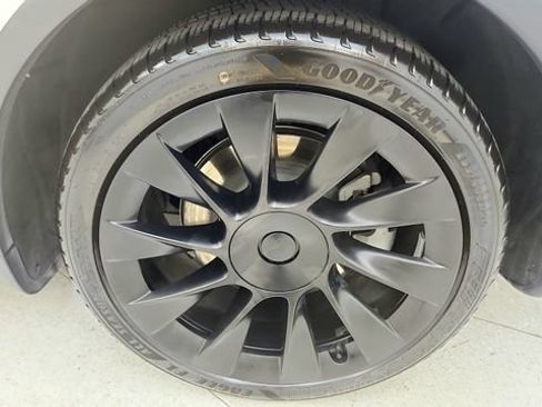 Used 2024 Tesla Model Y 2WD image 78