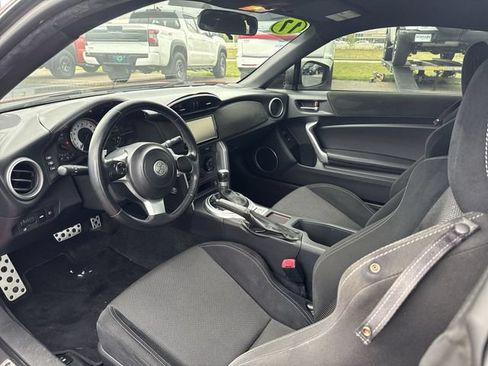 Used 2017 Toyota 86 RWD image 11