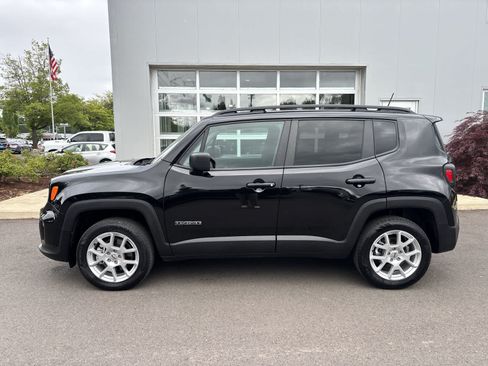Certified 2022 Jeep Renegade Latitude w/ Convenience Group AWD/4WD image 2