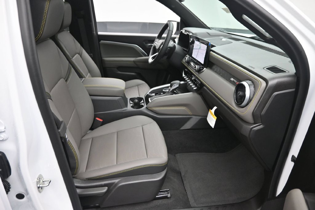 New 2026 Chevrolet Colorado ZR2 w/ Technology Package AWD/4WD image 9