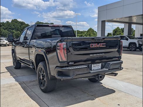 Used 2024 GMC Sierra 2500 AT4 w/ AT4 Premium Plus Package AWD/4WD image 8