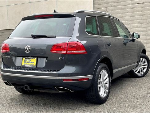 Used 2016 Volkswagen Touareg Sport image 13