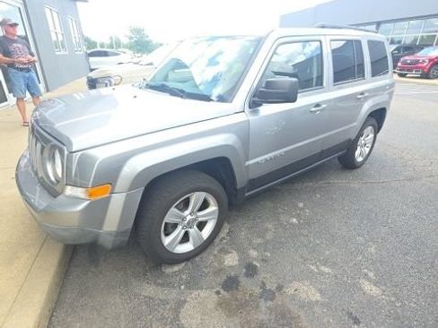 Used 2015 Jeep Patriot Latitude AWD/4WD image 8