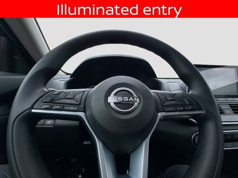 Used 2025 Nissan Altima 2.5 SV FWD image 18