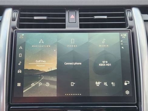 Used 2025 Land Rover Discovery S image 16