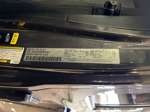 Used 2025 Jeep Wrangler Unlimited Sahara image 31