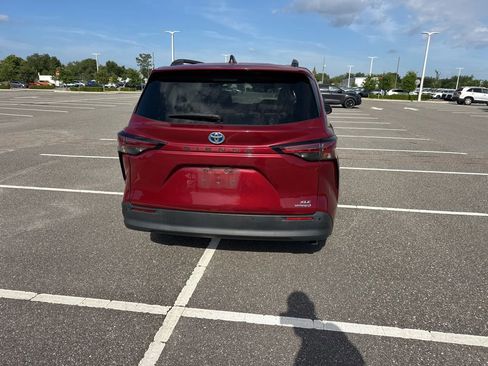 Used 2021 Toyota Sienna XLE FWD image 9