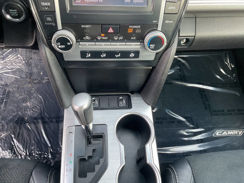 Used 2013 Toyota Camry SE w/ Leather Pkg image 24