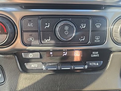 Used 2019 Chevrolet Tahoe Premier AWD/4WD image 22
