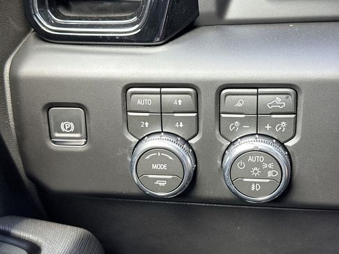 New 2026 GMC Sierra 1500 AT4X w/ LPO, Black Badging Package AWD/4WD image 16