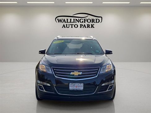 Used 2017 Chevrolet Traverse LT image 2
