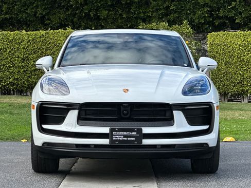 Certified 2025 Porsche Macan AWD/4WD image 11