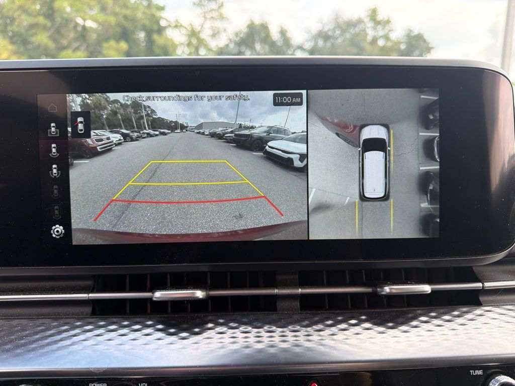 Certified 2023 Kia Carnival SX Prestige FWD image 13