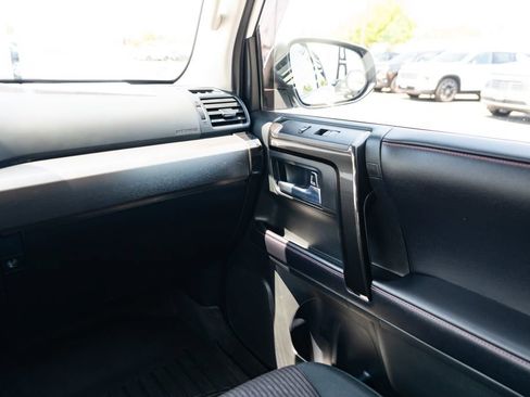 Used 2018 Toyota 4Runner TRD Off-Road AWD/4WD image 11