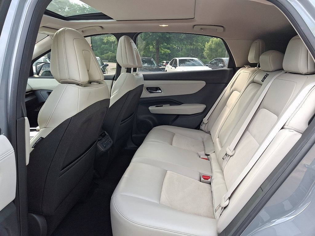 Used 2023 Nissan Ariya FWD image 10