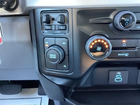 New 2026 Ford F350 4x4 Crew Cab DRW Super Duty image 32