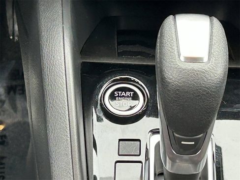 Used 2025 Nissan Versa SR w/ Trunk Package image 18